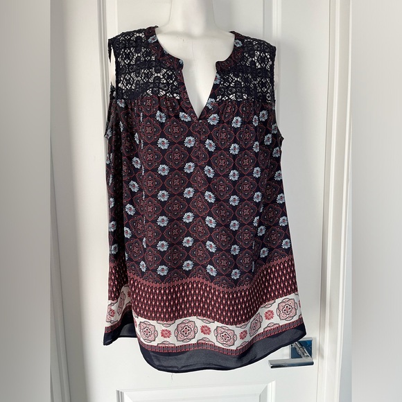 Daniel Rainn Lace detail Tank - Picture 2 of 5